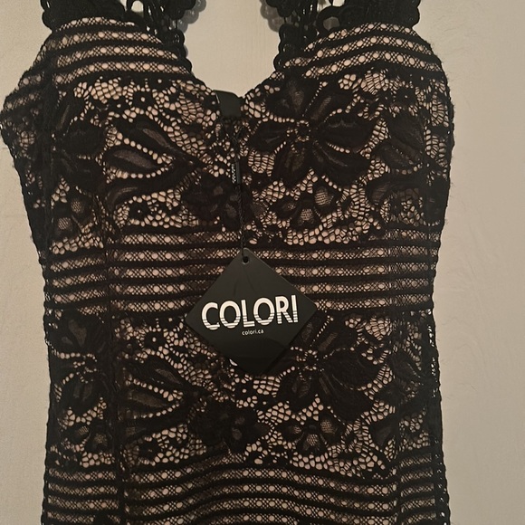 Beautiful lace dress with nude built in slip - Picture 3 of 3